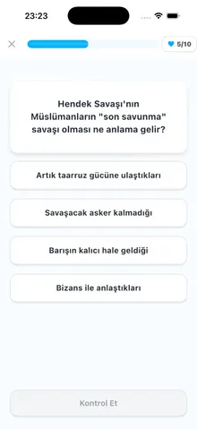 Edlyne quiz ekranı — çoktan seçmeli sorular ve cevap kontrolü